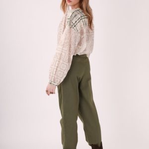 Découvrez notre collection de pantalons pour femmes en ligne: pantalon-christel-981. Des styles élégants et confortables pour toutes les occasions.